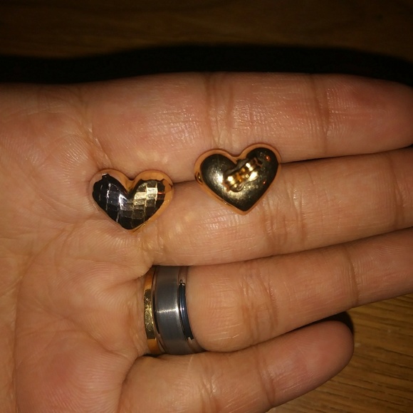 18K Saudi Gold Earring - Picture 5 of 7